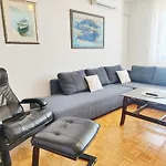 Spacious Modern Apartment With Island View & Free Parking Zara