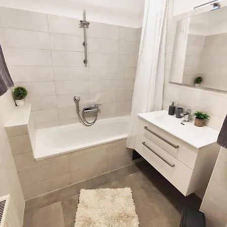 Lara's - Spacious Island View Free Parking Apartament *