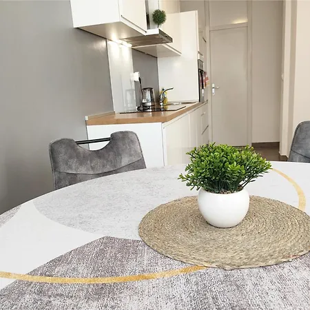 Lara's - Spacious Island View Free Parking דירה