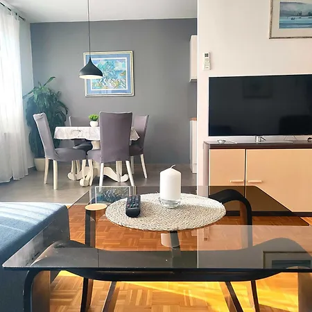 דירה Lara's - Spacious Island View Free Parking זאדאר